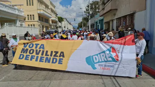 Jóvenes y campesinos marchan por la zona 1 para pedir por la USAC. ,Alex Meoño 