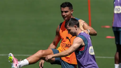 Francisco Conceiçao y Cristiano Ronaldo en entreno de Portugal  