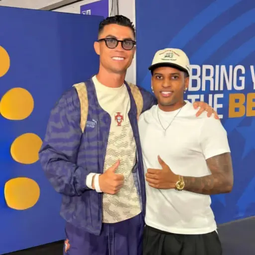 Cristiano Ronaldo junto con Rodrygo tras un encuentro en el Mundial 2026 ,Redes