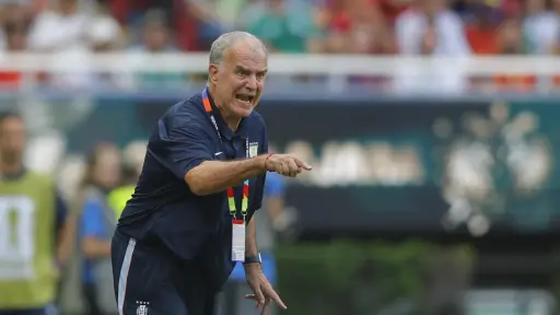 Marcelo Bielsa durante el partido entre Uruguay vs. España en el Mundial 2026 - EFE
