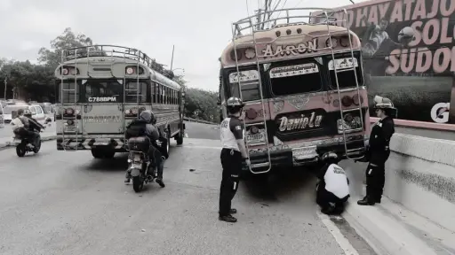 Bomberos Voluntarios confirmaron que un hombre de unos 60 años falleció por el accidente en la zona 15 capitalina. ,Bomberos Voluntarios.