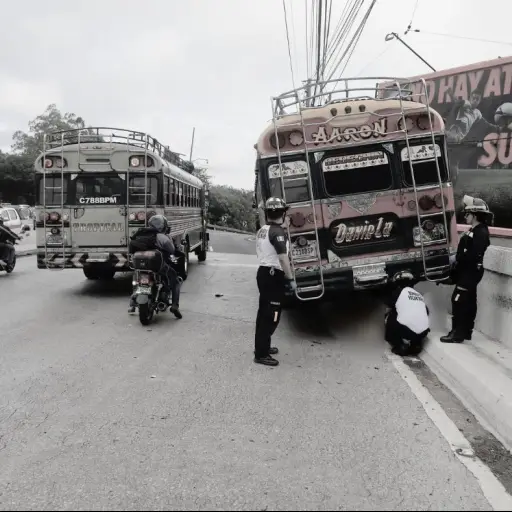 Bomberos Voluntarios confirmaron que un hombre de unos 60 años falleció por el accidente en la zona 15 capitalina. ,Bomberos Voluntarios.