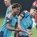 Lamine Yamal y Cubarsí, en una foto de archivo en un entrenamiento de la selección española durante el Mundial 2026. ,EFE
