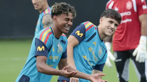 Lamine Yamal y Cubarsí, en una foto de archivo en un entrenamiento de la selección española durante el Mundial 2026. ,EFE