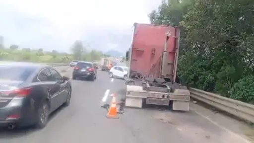 Según las autoridades, en el lugar ocurrió una múltiple colisión. ,Captura de pantalla.