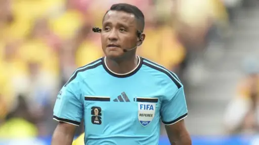 El salvadoreño Iván Barton dirigirá la semifinal entre Francia y España ,EFE