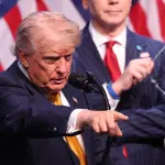 Donald Trump señalando con el dedo ,EFE