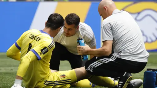 Courtois se retira lesionado en el España vs. Bélgica - EFE