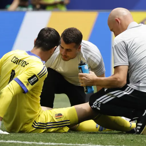 Courtois se retira lesionado en el España vs. Bélgica - EFE