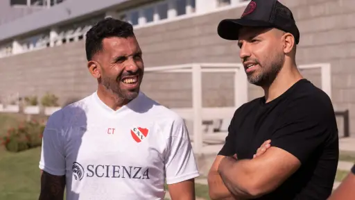 Carlos Tévez junto con Sergio Agüero, dos figuras y mundialistas con la selección de Argentina ,Independiente