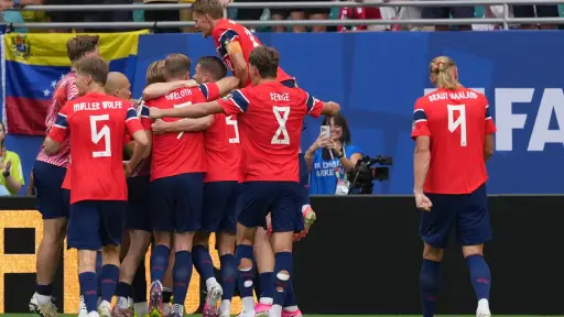 La nueva regla del Mundial 2026 que anuló el gol de Noruega y obligó a repetir el tiro de esquina ante Inglaterra. ,EFE.