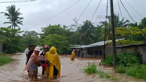 Las lluvias causaron inundaciones en Fray Bartolomé de Las Casas.  ,Bomberos Municipales Departamentales. 