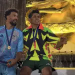 Jorge Campos sorprende a Vozinha con una de sus emblemáticas playeras tras el Mundial 2026. ,Jorge Campos / Instagram. 