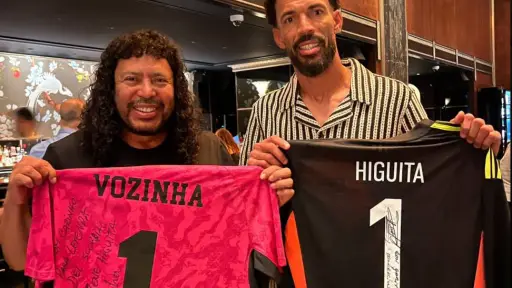 Dos porteros icónicos: René Huiguita, de Colombia; y Vozinha, de Cabo Verde. ,Redes