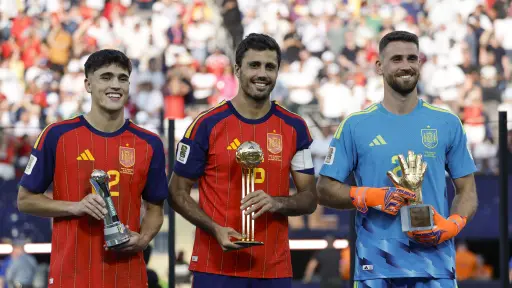Jugadores de España reciben premios individuales en el Mundial 2026