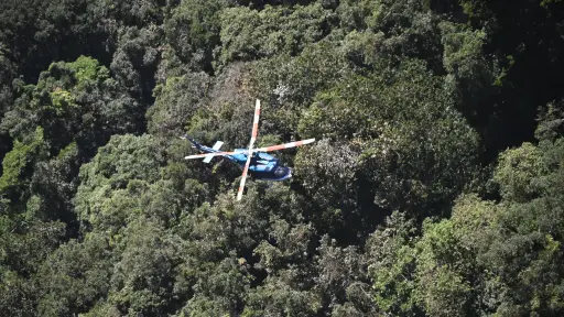 Equipos de rescate trabajan en el área donde se registró un accidente aéreo en Chimaltenango. ,Foto Ejército