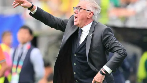 El técnico de Brasil, Carlo Ancelotti, felicitó a Cabo Verde tras su extraordinario partido ante Argentina. ,EFE