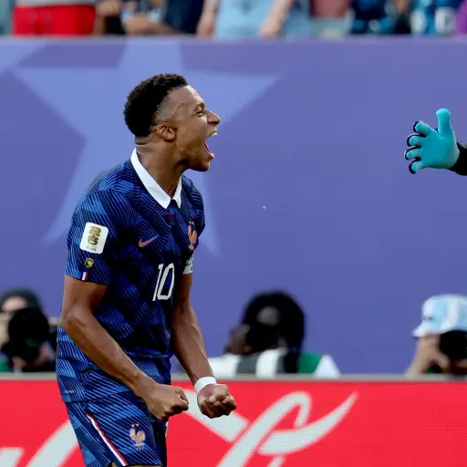 Kylian Mbappé junto a Orlando Grill 