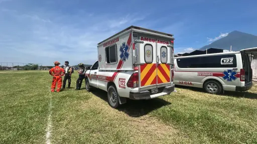 Los cuerpos de rescate se peraparan desde muy temprano para las labores de rescate. ,Bomberos Voluntarios.