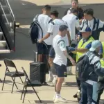 Messi pasa por el chequeo de seguridad antes de abordar a Miami, donde Argentina jugará contra Cabo Verde el viernes, 3 de julio de 2026 ,Redes