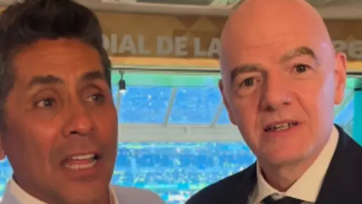 Nadie esperaba el regalo que Gianni Infantino le dio a Jorge Campos. ,Redes sociales. 