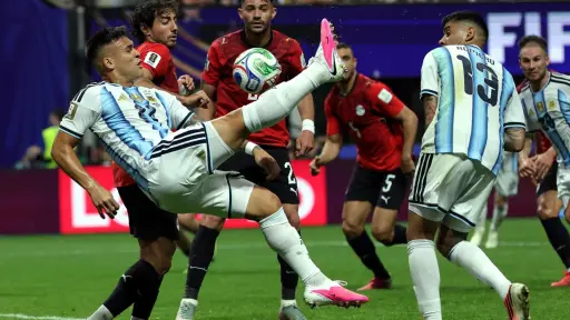 Lautaro Martínez durante el juego contra Egipto en los octavos de final del Mundial 2026. ,EFE