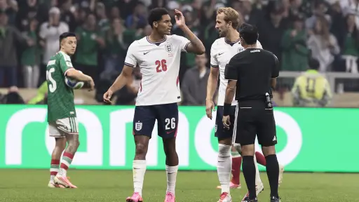  Jarel Quansah fue expulsado en el juego ante México 