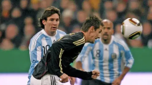 Klose habló con Messi . ,Redes sociales. 