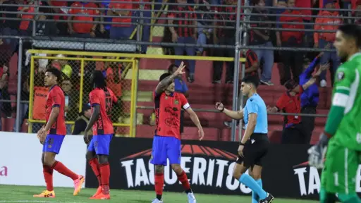 Celebración de José Mena ante Cartaginés en El Trébol 