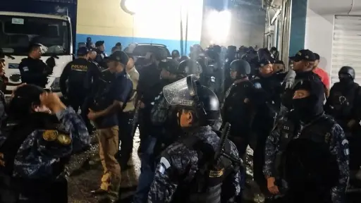Varios agentes trabajaron en los traslados de reos durante el fin de semana.  ,Sistema Penitenciario