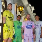 Jugadores del Deportivo Mixco durante la presentación del nuevo uniforme - Deportivo Mixco