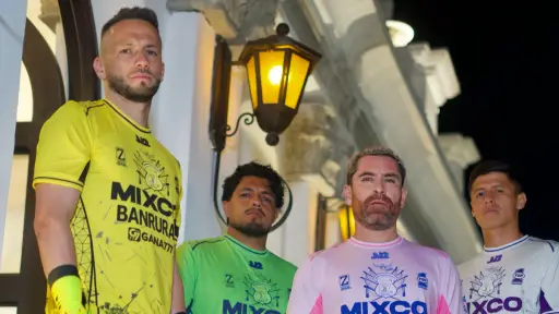Jugadores del Deportivo Mixco durante la presentación del nuevo uniforme - Deportivo Mixco