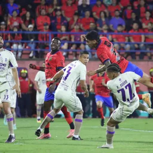 Partido entre Mixco y Municipal por la primera jornada del Apertura 2026 - Alex Meoño