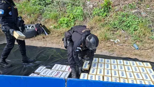 Agentes de la PNC contabilizaron los paquetes y confirmaron que tenían cocaína.  ,PNC de Guatemala.