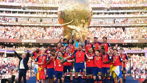 España levanta el trofeo de la Copa del Mundo de la FIFA - Selección Española de Futbol