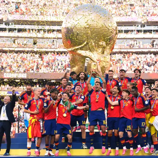 España levanta el trofeo de la Copa del Mundo de la FIFA - Selección Española de Futbol