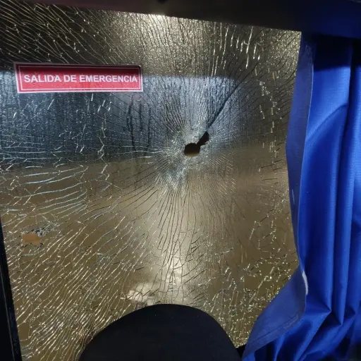 Balean un bus de aficionados en Uruguay - RR.SS.