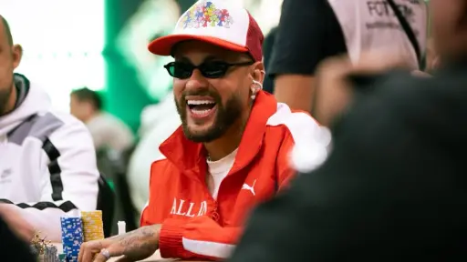 Neymar envuelto en la polémica, ahora, con el Santos de Brasil 