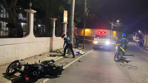 Accidente de tránsito donde una persona murió y otra resultó herida en Jocotenango, Sacatepéquez. ,Bomberos Municipales Departamentales