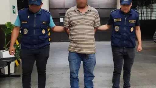 El presunto pandillero fue sorprendido cuando recibía dinero de extorsió en Villa Nueva. ,PNC