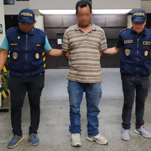 El presunto pandillero fue sorprendido cuando recibía dinero de extorsió en Villa Nueva. ,PNC