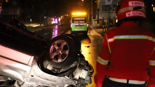 Uno de los accidentes de tránsito ocurrió en la zona 2 de la Ciudad de Guatemala. ,Bomberos Municipales.