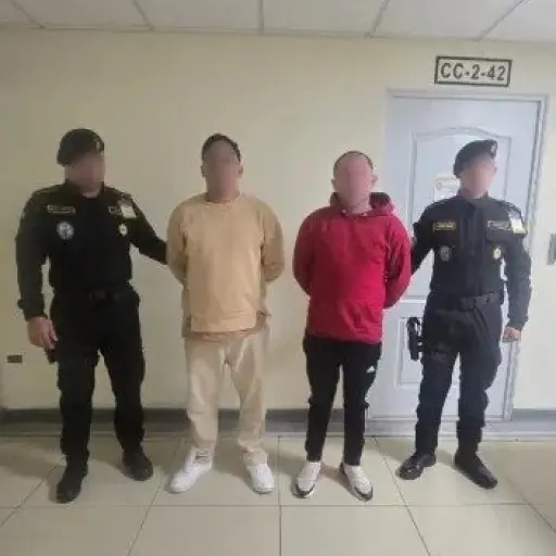 Ambos detenidos fueron delatados por el neviosismo, indicó la PNC. ,PNC de Guatemala.