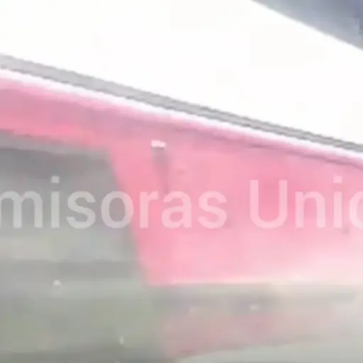 La unidad de transporte dejó al menos tres heridos luego de que el chofer perdiera el control. ,Captura de pantalla.