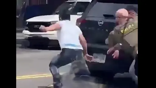 El guatemalteco fue captado en video, en el momento preciso en que escapó de los agentes de ICE. ,Captura de pantalla.
