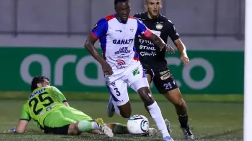 Acción de juego entre Firpo y Diriangén por Copa Centroamericana 2026