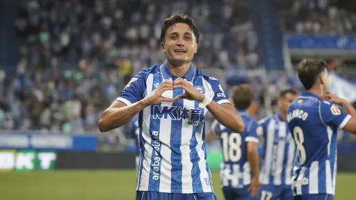 El defensa argentino del Alavés Nahuel Tenaglia celebra su gol durante la primera jornada de LaLiga 