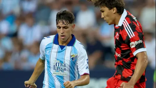 Acción de juego entre Málaga vs. Fulham 