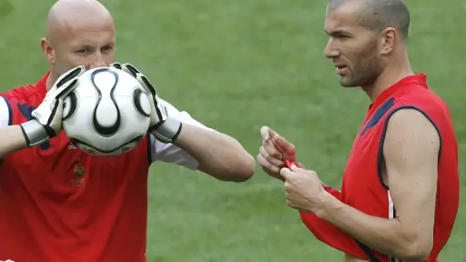 Fabien Barthez, nuevo entrenador de porteros en la Selección de Zinedine Zidane 