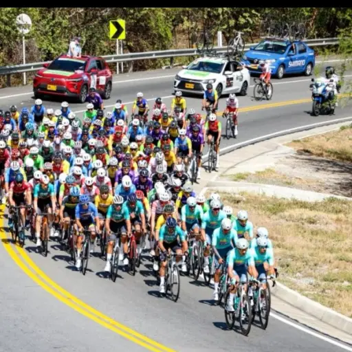 Pelotón de la Vuelta a Colombia 2026